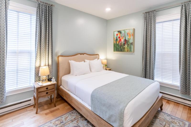 Queen Room image 1