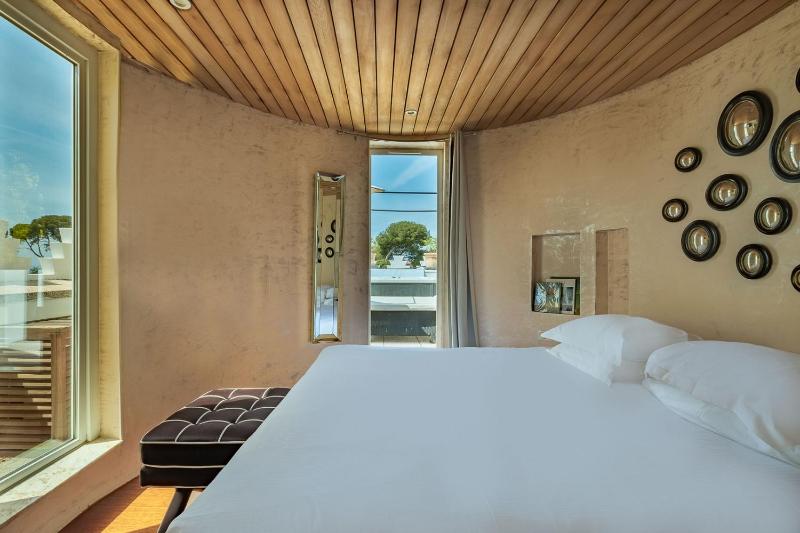 Deluxe Double Room with Terrace & Hot Tub - Sea Views image 3