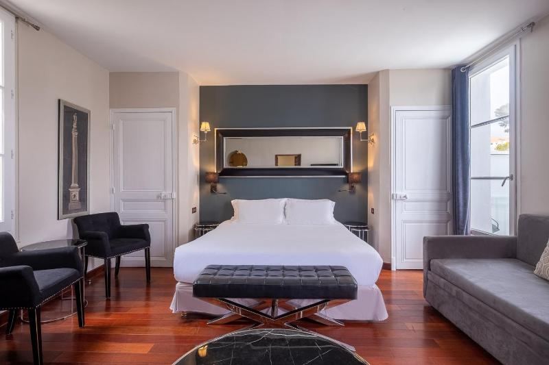 Deluxe Double Room with Terrace & Hot Tub - Sea Views image 4