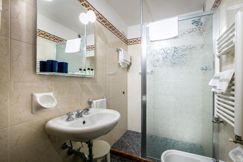 Triple Room image 2