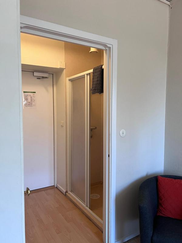 Standard Single Room image 3