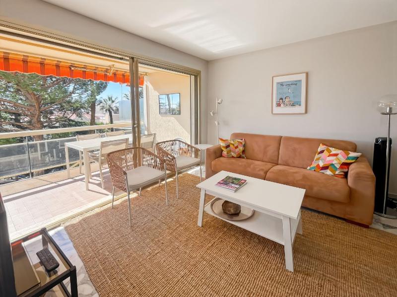 Deluxe 2 bedroom apartment - image 24