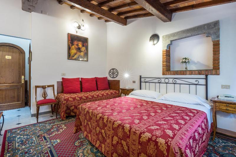 Triple Room image 3