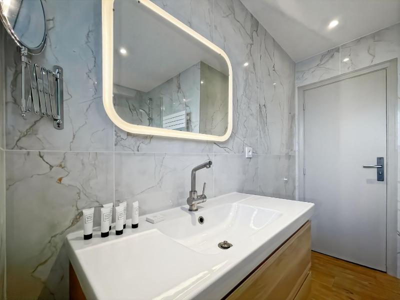 Deluxe 2 bedroom apartment - image 26