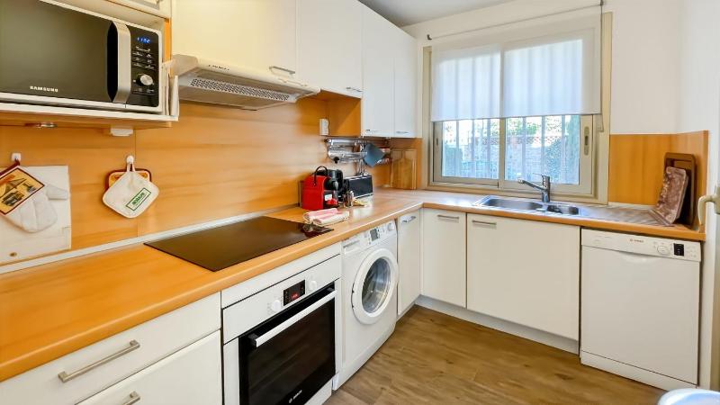 Deluxe 2 bedroom apartment - image 27