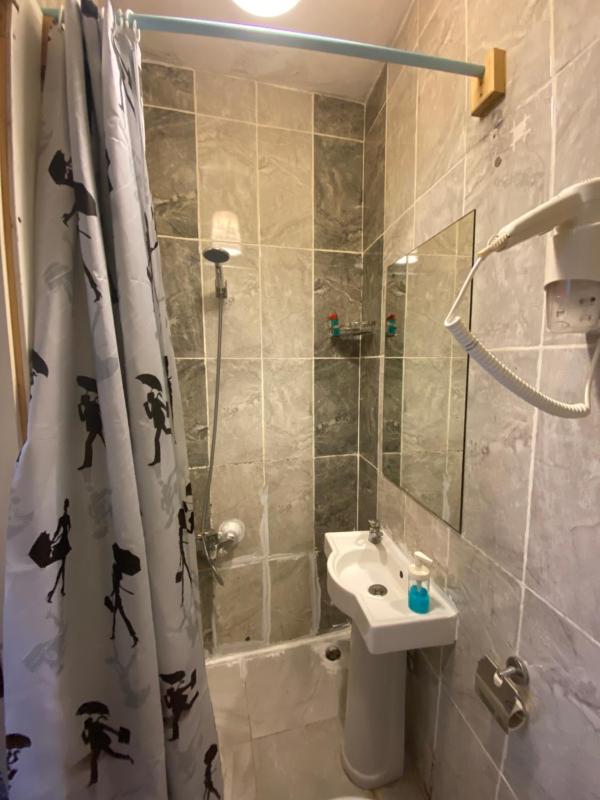 6-Bed Male Dormitory Room image 3