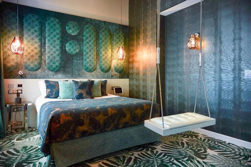 Superior Room - Boudoir with Jacuzzi image 1