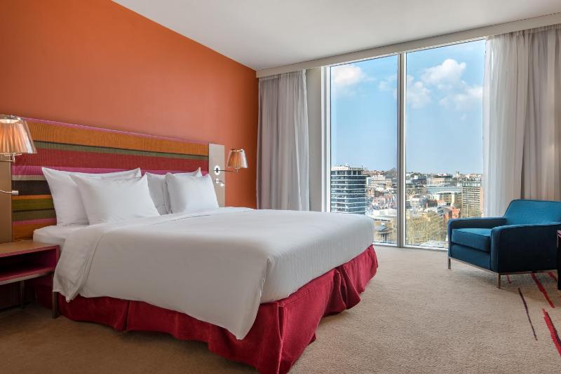 Superior Room with City View image 2