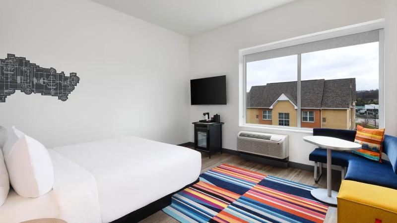 Larger Guest room, 1 King image 3