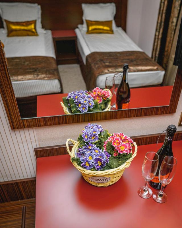 Twin Room image 1