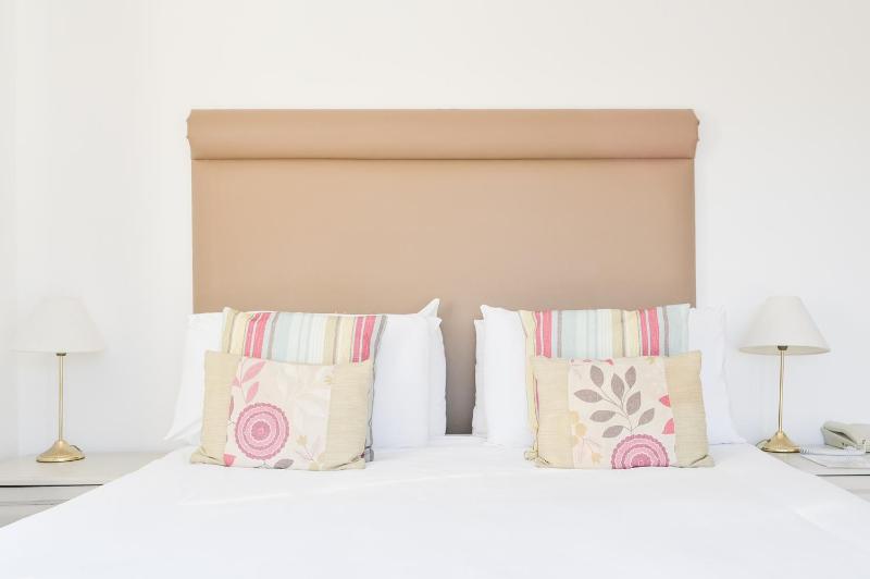 Standard Double Room image 3