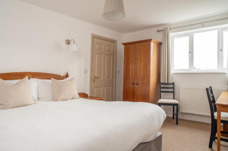 Standard Family of 3 Room image 2