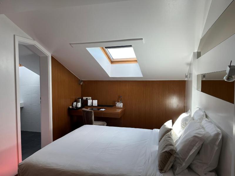 Attic Classic Double Room image 3