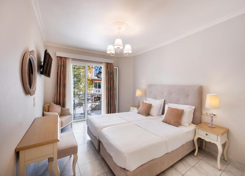 Double Room with Garden View image 4