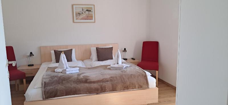 Apartment with Mountain View image 3