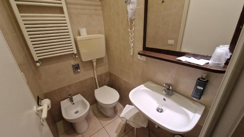 Hotel Alibi - image 20