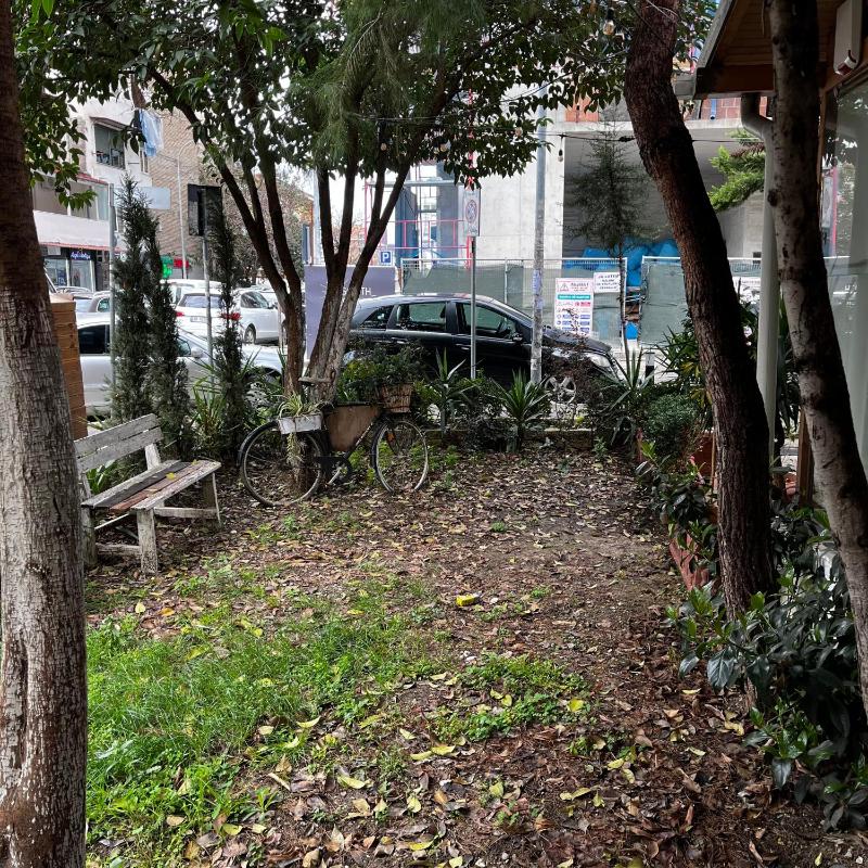 Bllok Area Apartment - image 10