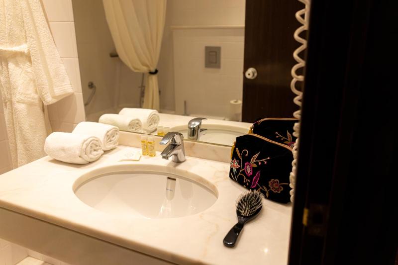 Double or Twin Room image 2