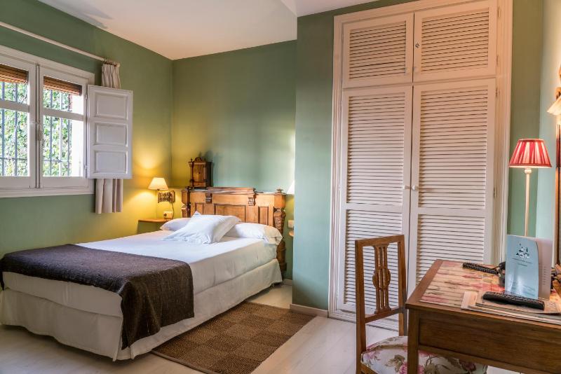 Double Room with Garden View image 2