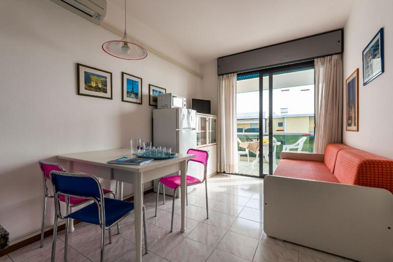 Family beachfront residence in Bibione with pool - image 11