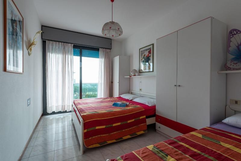 Family beachfront residence in Bibione with pool - image 5