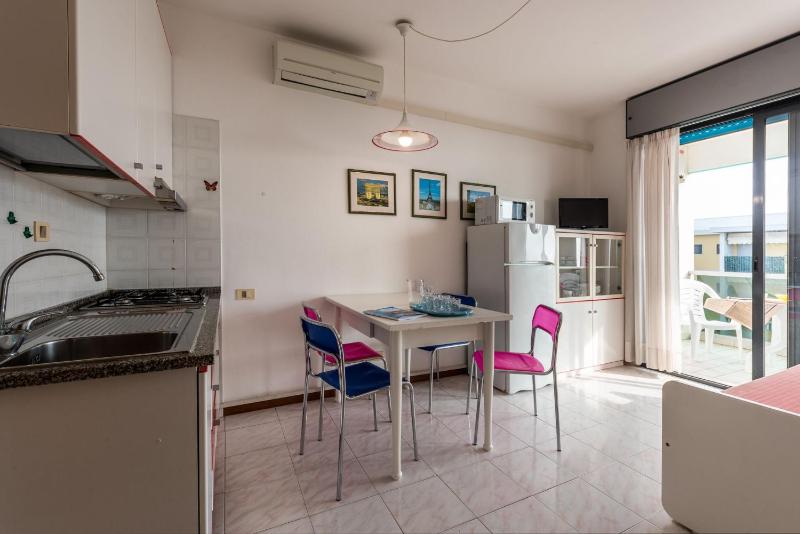 Family beachfront residence in Bibione with pool - image 14