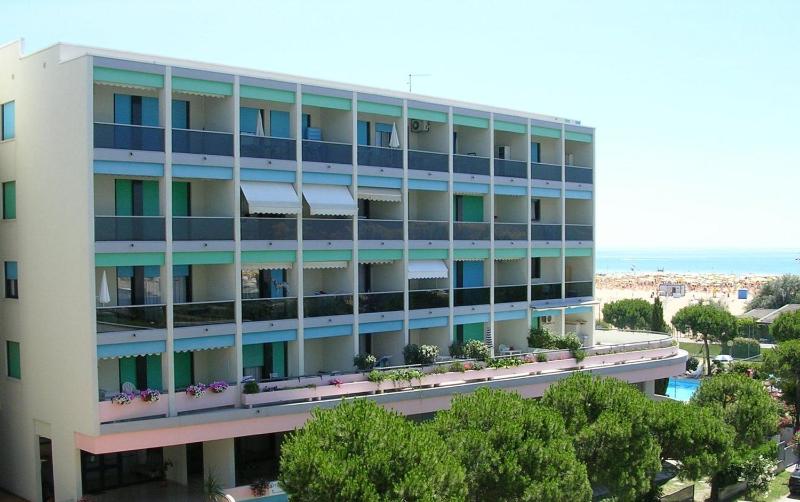 Family beachfront residence in Bibione with pool - image 13