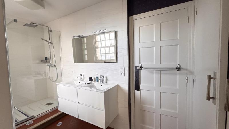 Deluxe Suite image 2