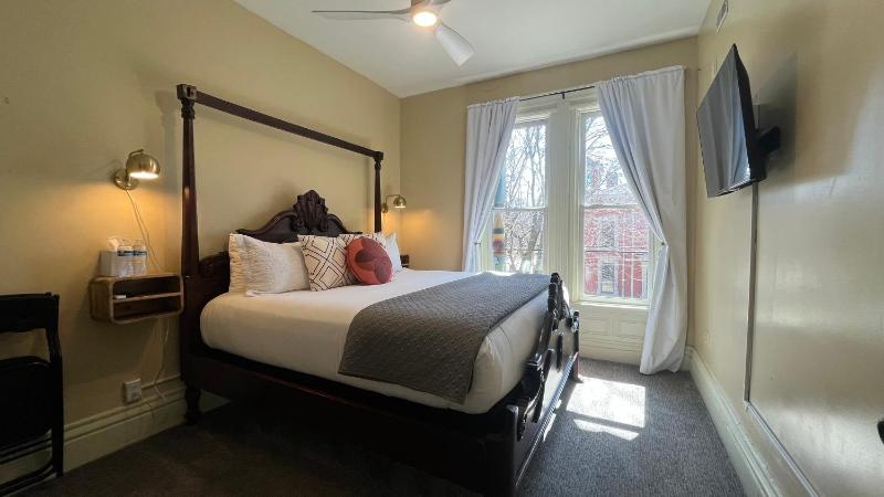 Stone Gables Inn - image 18