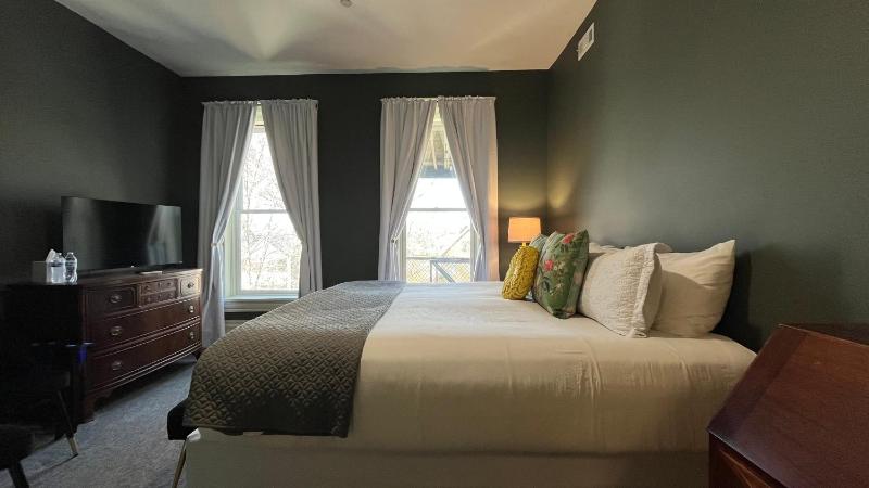 Stone Gables Inn - image 3