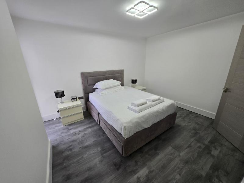 Two-Bedroom Deluxe Apartment image 4