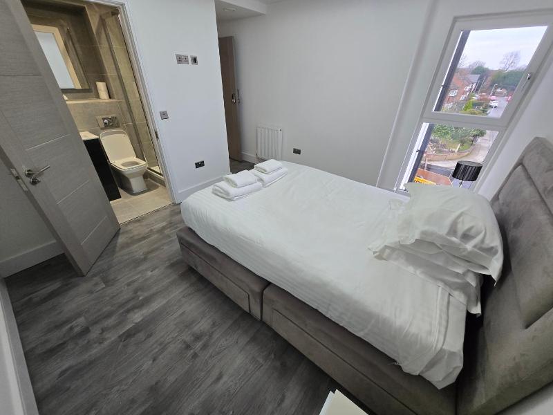 Two-Bedroom Deluxe Apartment image 3