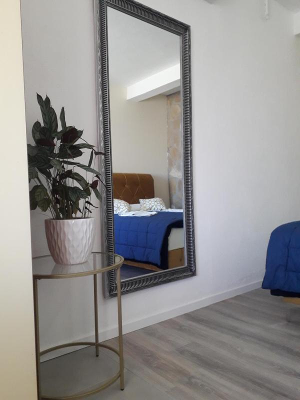 Economy Double Room image 3