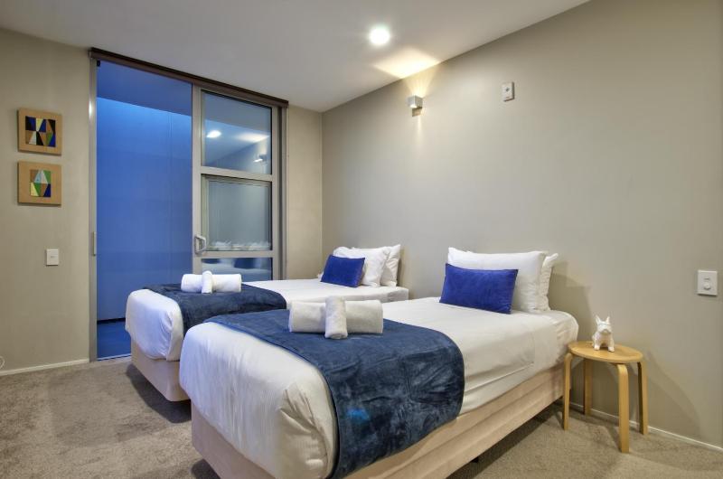 Lakeview 4BR Retreat in Central Queenstown - image 27