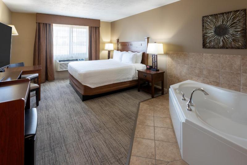 King Suite with Spa Bath image 3