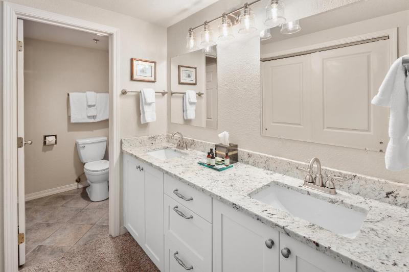 Lakefront Two-Bedroom Condo image 3