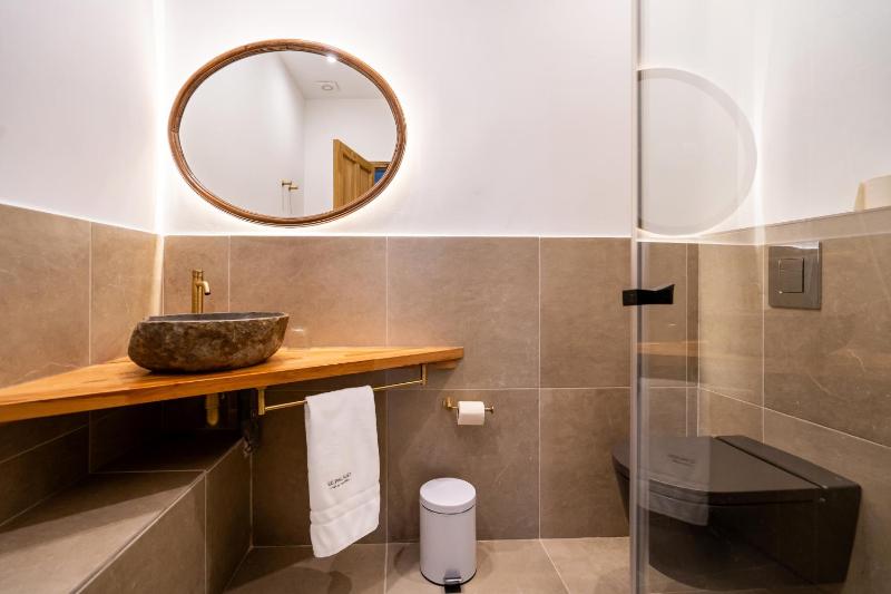 Superior Suite image 4