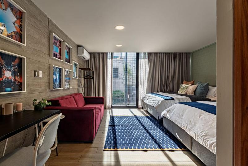 Stylish Roma Sur Home with Rooftop Lounge & BBQ - image 14