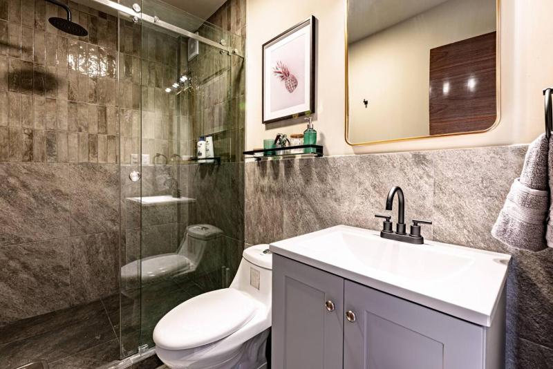 Stylish Roma Sur Home with Rooftop Lounge & BBQ - image 16