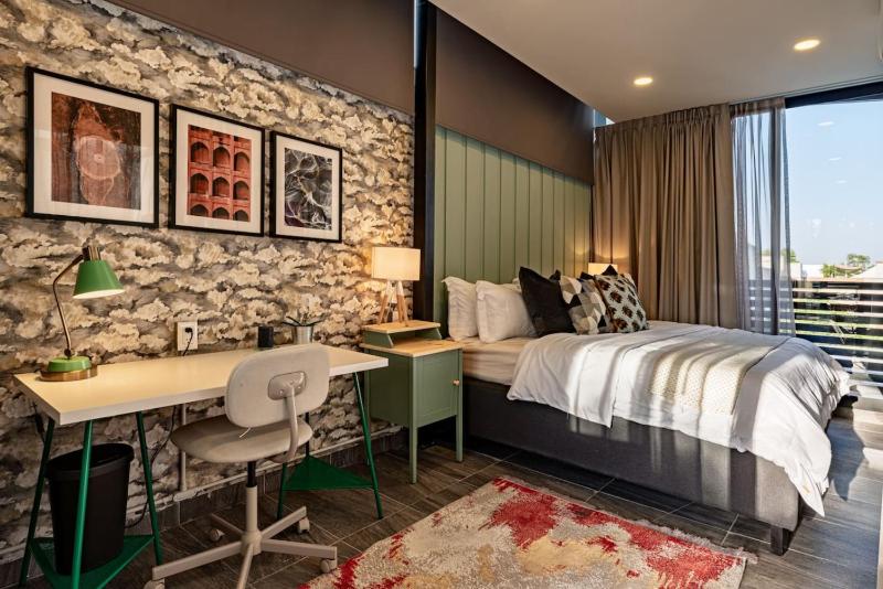 Stylish Roma Sur Home with Rooftop Lounge & BBQ - image 17