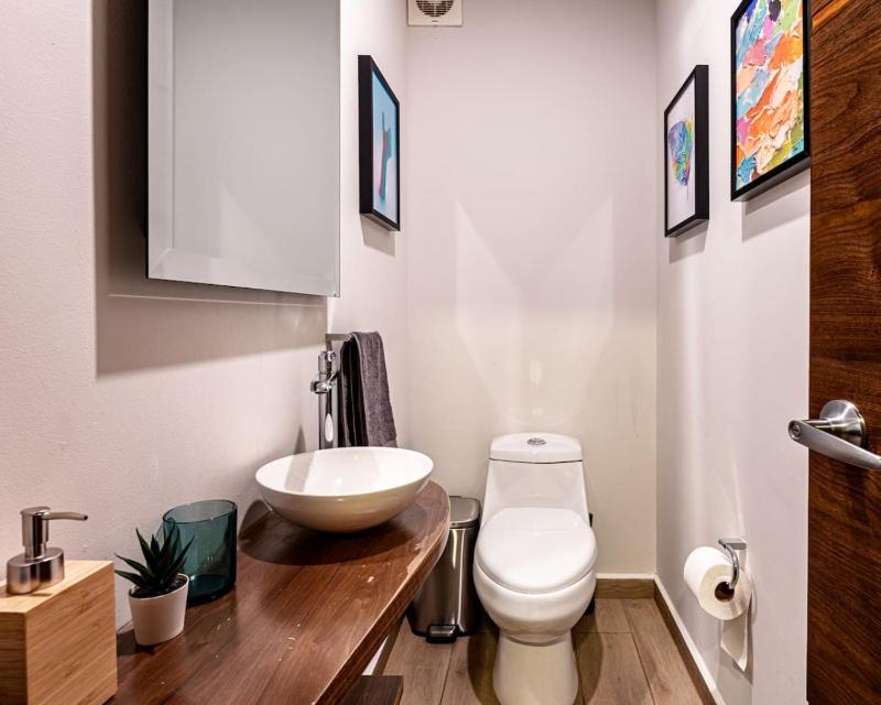 Stylish Roma Sur Home with Rooftop Lounge & BBQ - image 11
