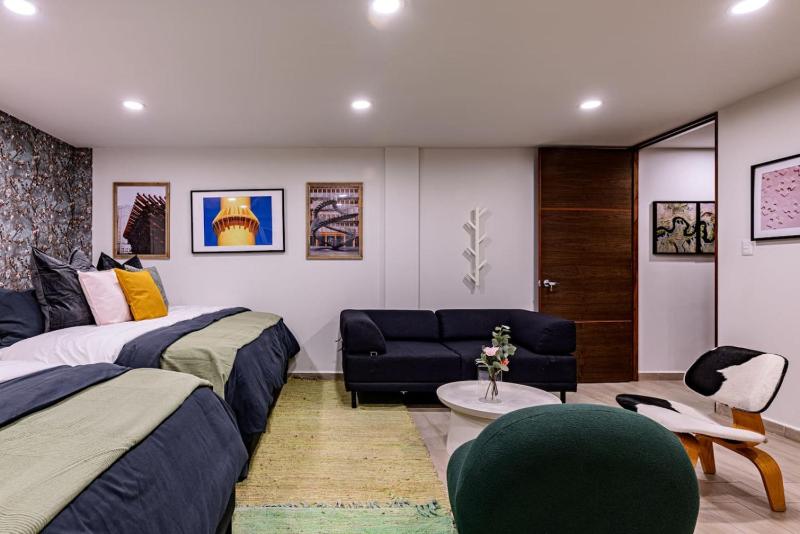 Stylish Roma Sur Home with Rooftop Lounge & BBQ - image 3