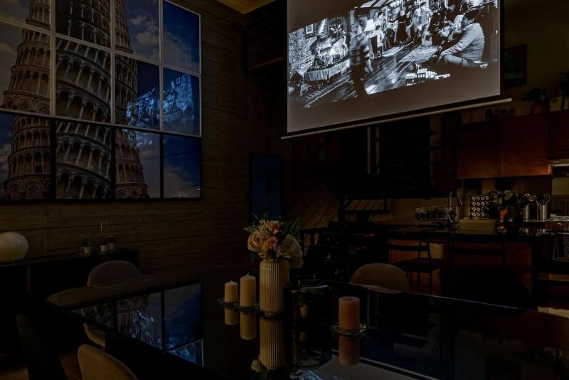 Stylish Roma Sur Home with Rooftop Lounge & BBQ - image 6