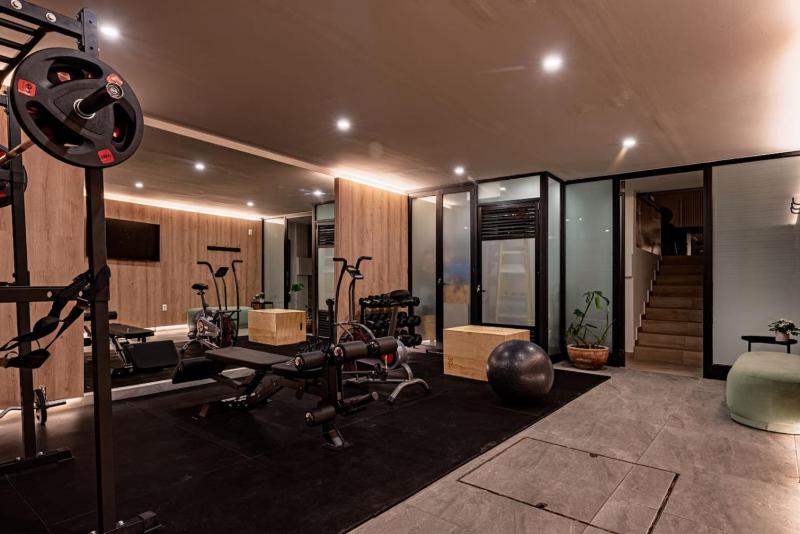 Stylish Roma Sur Home with Rooftop Lounge & BBQ - image 30