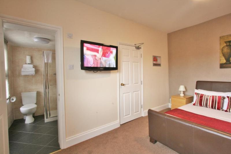 Central Hotel Cheltenham by Roomsbooked - image 6