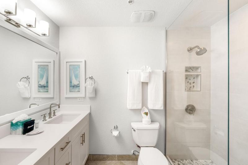 Ground Floor 2Br Walk-Out To Beach & Pool - image 14