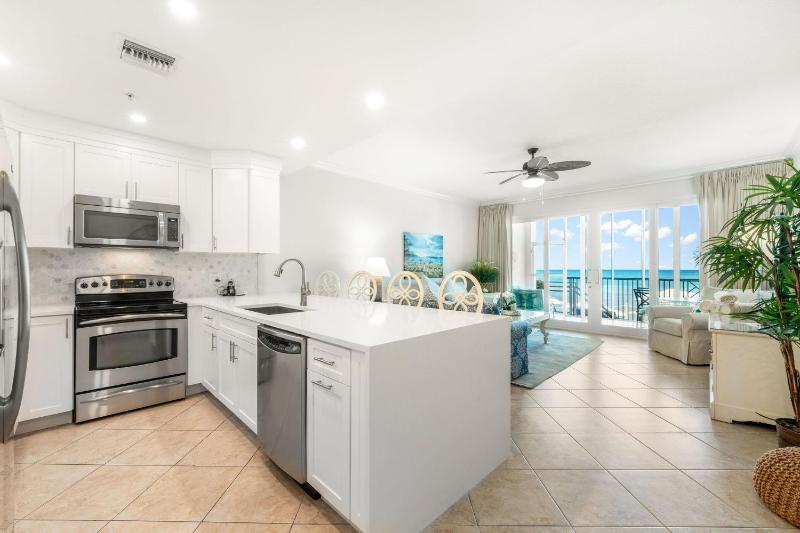 Ground Floor 2Br Walk-Out To Beach & Pool - image 3