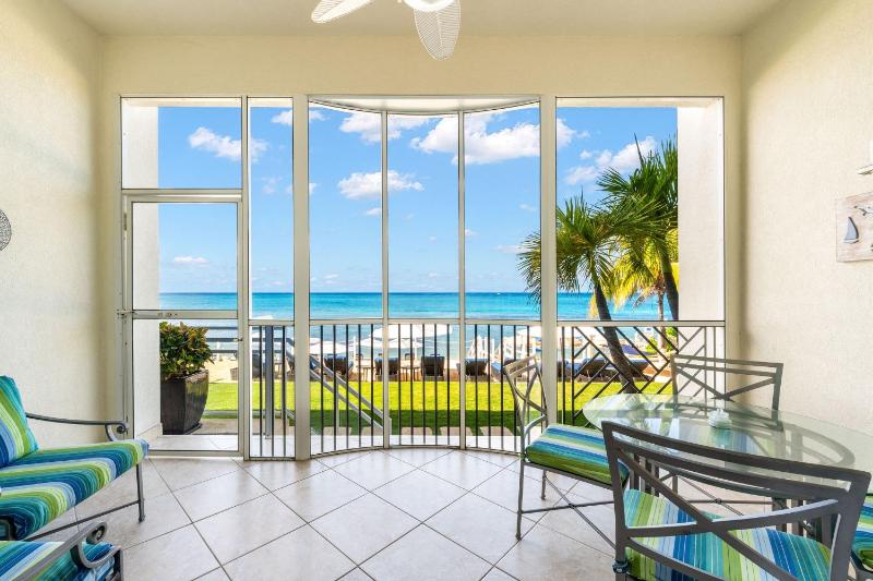 Ground Floor 2Br Walk-Out To Beach & Pool - image 6
