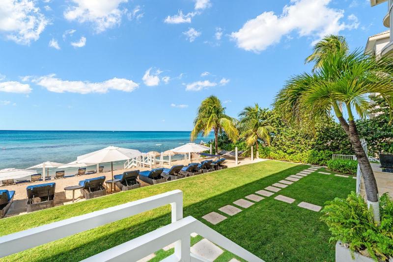 Ground Floor 2Br Walk-Out To Beach & Pool - image 9