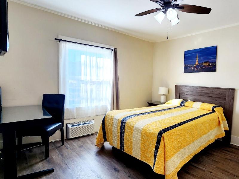 Queen Room image 3